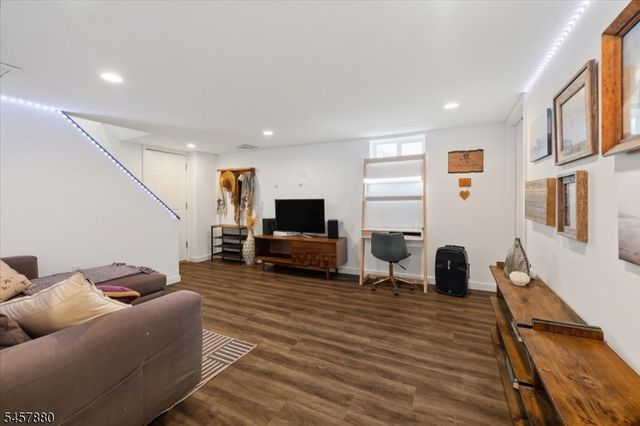 43 Birch Pkwy, Byram Twp., NJ 07871