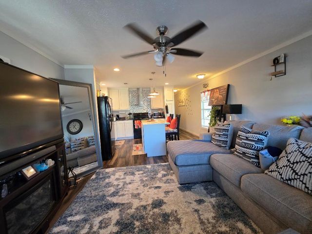 99 Sandhill Boulevard, Fort Pierce, FL 34982