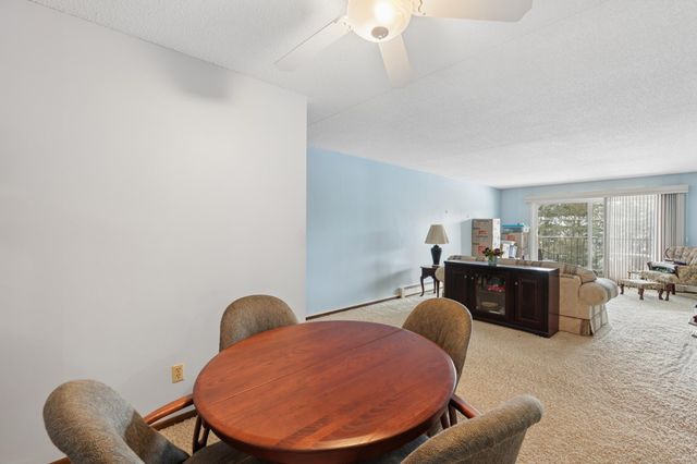 2465 Londin Lane E 401, Maplewood, MN 55119