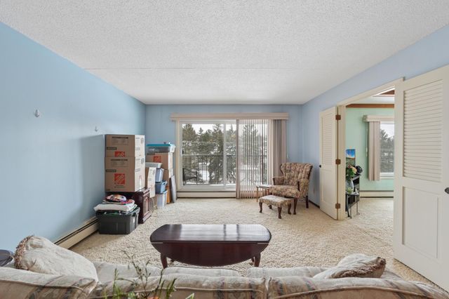 2465 Londin Lane E 401, Maplewood, MN 55119