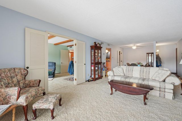 2465 Londin Lane E 401, Maplewood, MN 55119