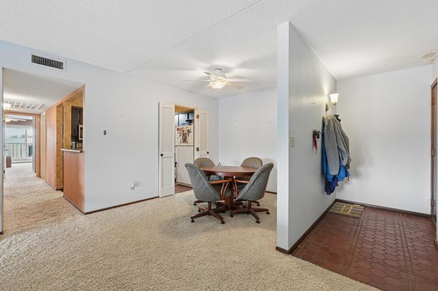 2465 Londin Lane E 401, Maplewood, MN 55119