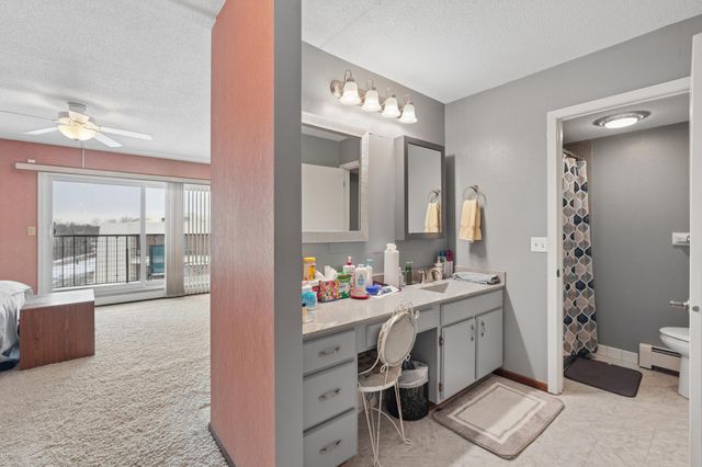 2465 Londin Lane E 401, Maplewood, MN 55119