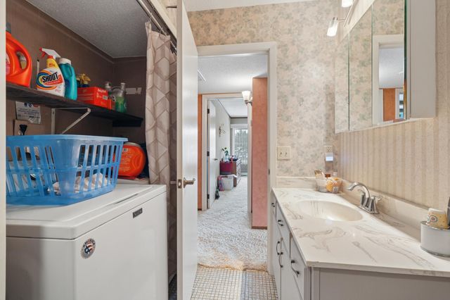 2465 Londin Lane E 401, Maplewood, MN 55119