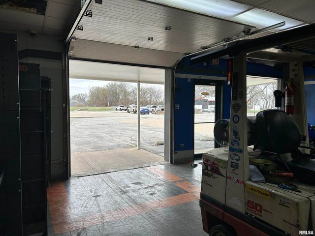 1320 36TH Avenue, Moline, IL 61265