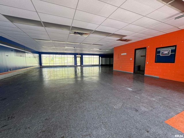 1320 36TH Avenue, Moline, IL 61265