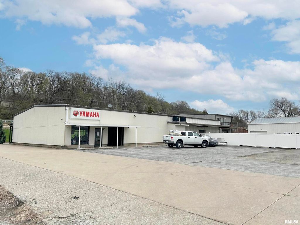 1320 36TH Avenue, Moline, IL 61265