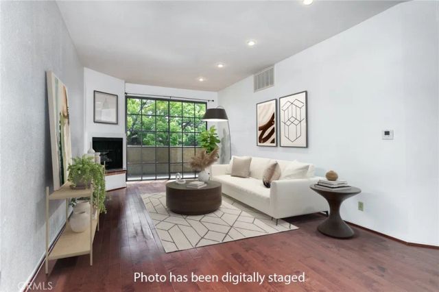 221 S Oak Knoll Avenue 202, Pasadena, CA 91101