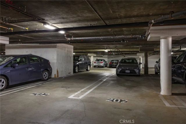 221 S Oak Knoll Avenue 202, Pasadena, CA 91101