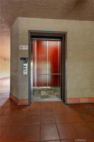 221 S Oak Knoll Avenue 202, Pasadena, CA 91101