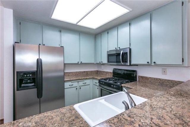 221 S Oak Knoll Avenue 202, Pasadena, CA 91101