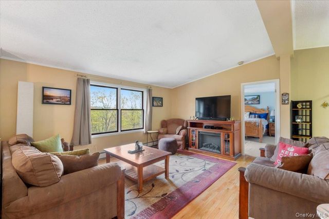 978 W Dover Road, Pawling, NY 12564