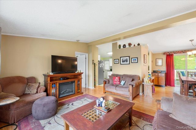 978 W Dover Road, Pawling, NY 12564