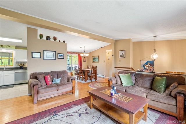 978 W Dover Road, Pawling, NY 12564