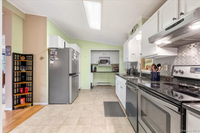 978 W Dover Road, Pawling, NY 12564