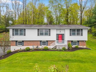978 W Dover Road, Pawling, NY 12564