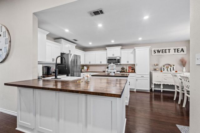 216 Bent Oak Drive, Pottsboro, TX 75076