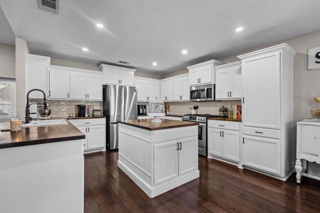 216 Bent Oak Drive, Pottsboro, TX 75076