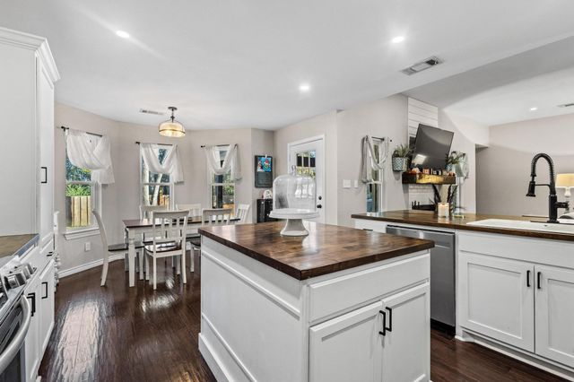 216 Bent Oak Drive, Pottsboro, TX 75076