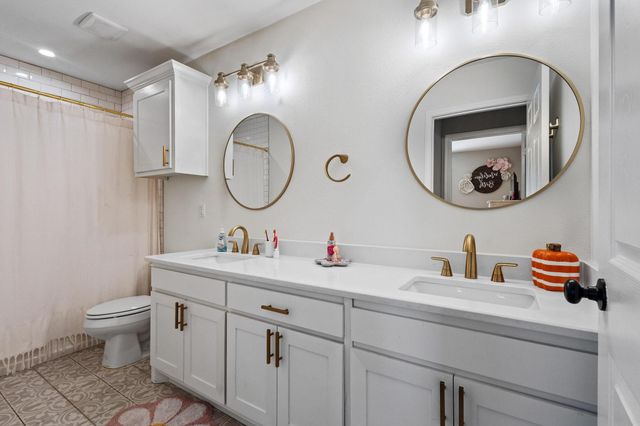 216 Bent Oak Drive, Pottsboro, TX 75076