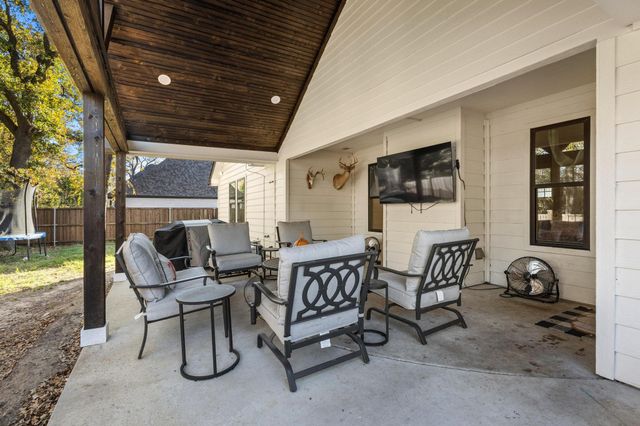 216 Bent Oak Drive, Pottsboro, TX 75076