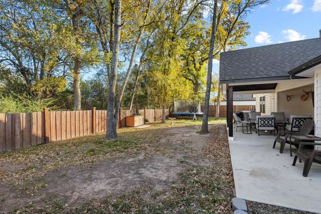 216 Bent Oak Drive, Pottsboro, TX 75076