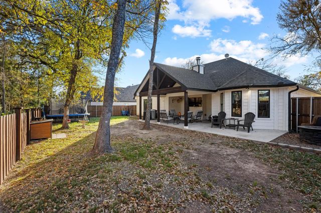 216 Bent Oak Drive, Pottsboro, TX 75076