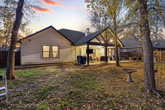 216 Bent Oak Drive, Pottsboro, TX 75076