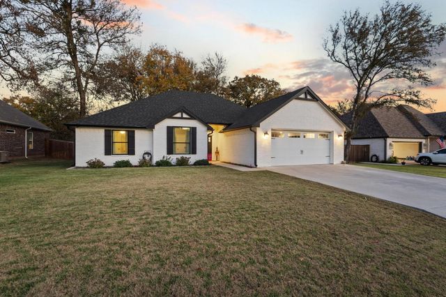 216 Bent Oak Drive, Pottsboro, TX 75076