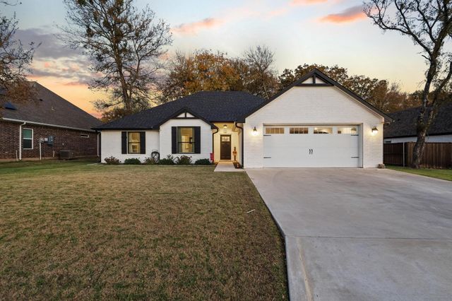 216 Bent Oak Drive, Pottsboro, TX 75076