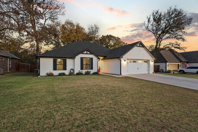 216 Bent Oak Drive, Pottsboro, TX 75076