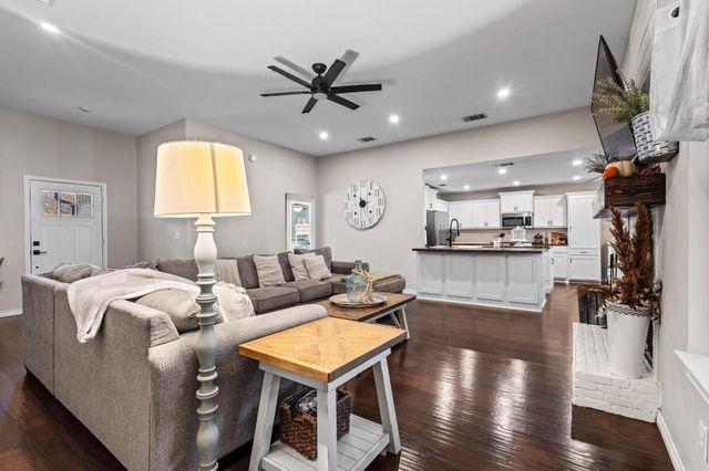 216 Bent Oak Drive, Pottsboro, TX 75076