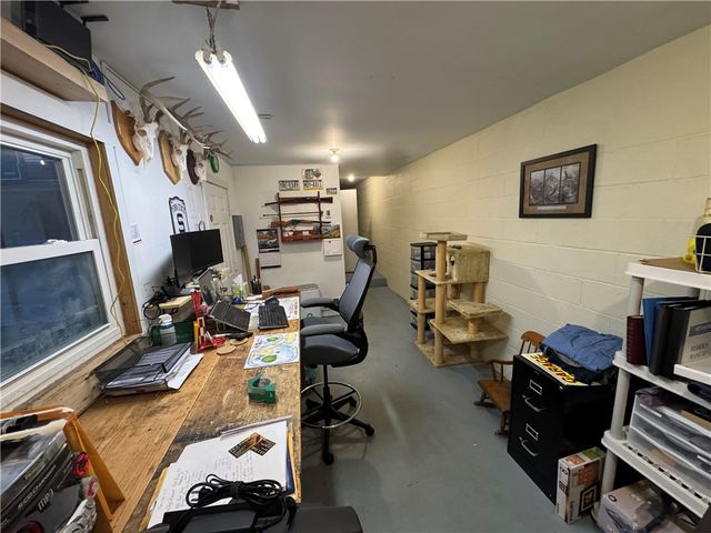 526 E River Rd, Mahoning Twp, PA 16116