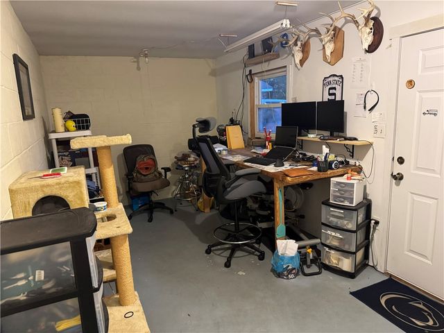 526 E River Rd, Mahoning Twp, PA 16116