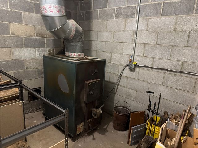 526 E River Rd, Mahoning Twp, PA 16116