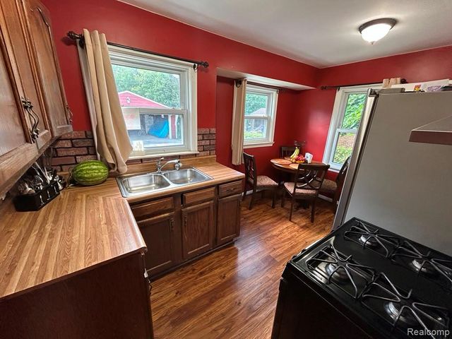 1011 Harrison Blv, Lincoln Park, MI 48146