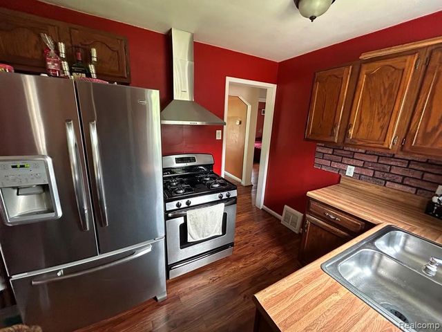 1011 Harrison Blv, Lincoln Park, MI 48146