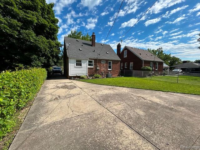 1011 Harrison Blv, Lincoln Park, MI 48146