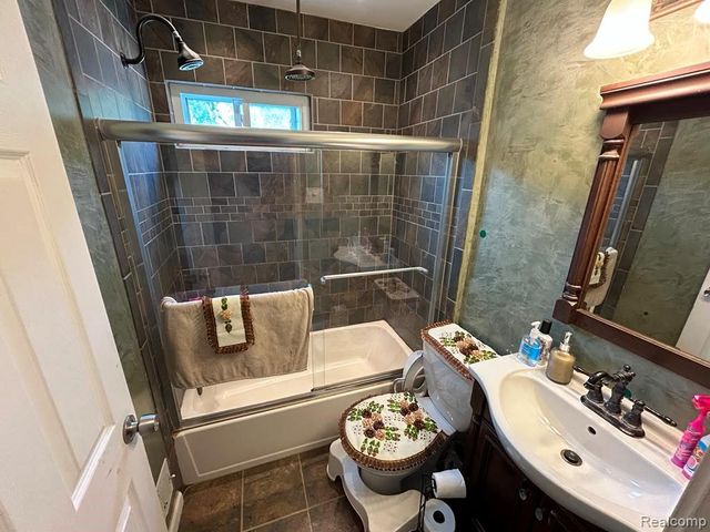 1011 Harrison Blv, Lincoln Park, MI 48146