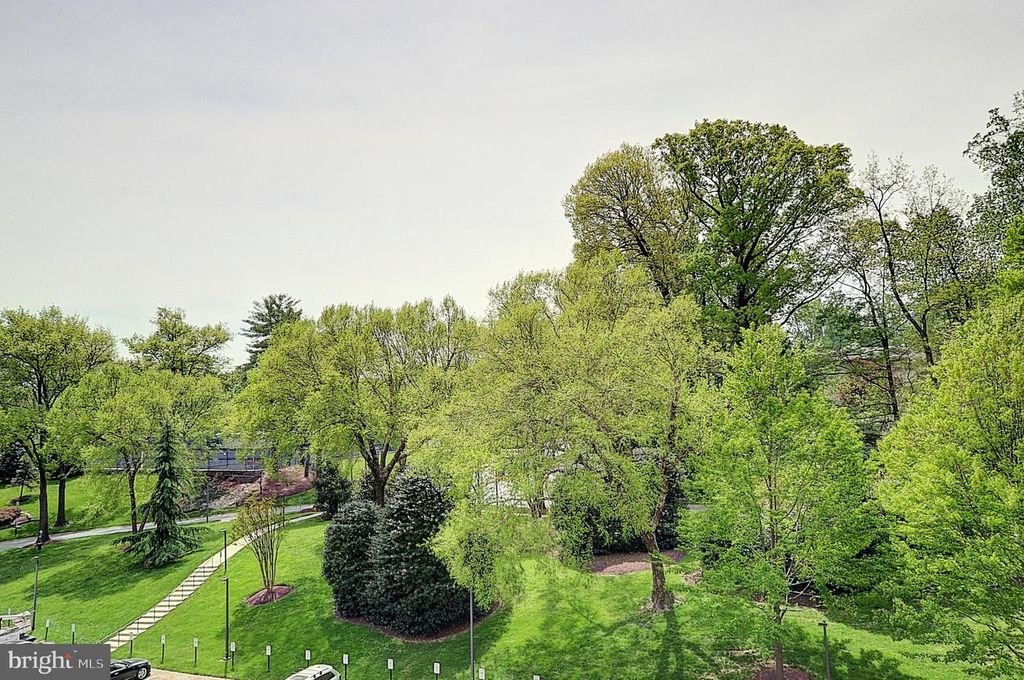 5225 POOKS HILL RD #416S, Bethesda, MD 20814