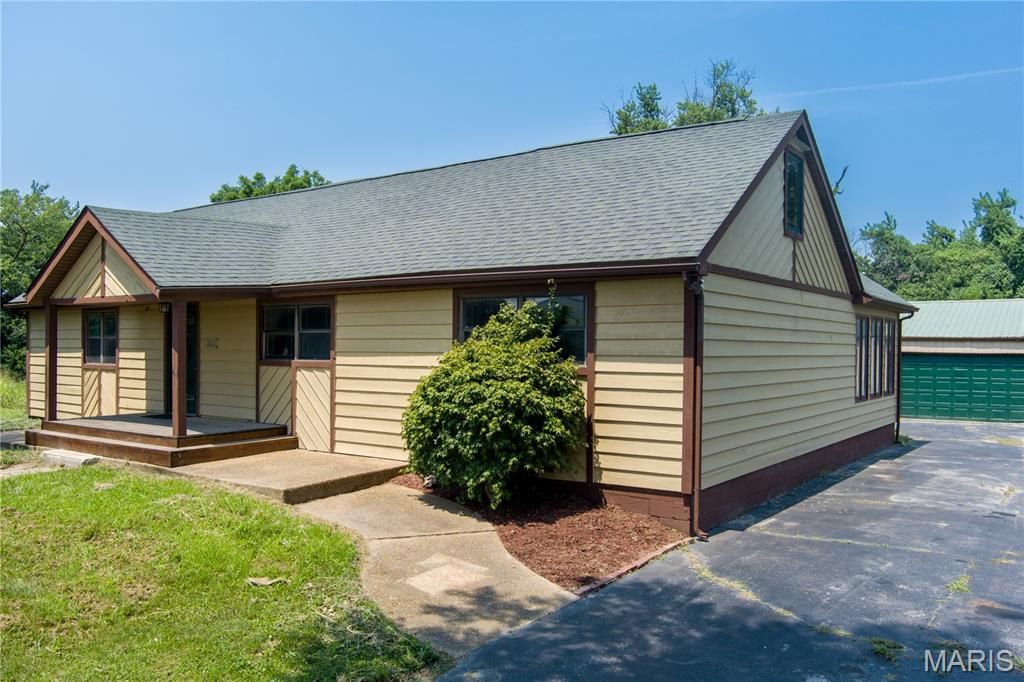 5171 Old Alton Edwardsville Road, Edwardsville, IL 62025