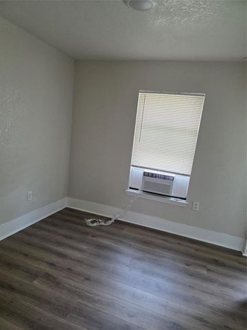 302 71 Th Street 7, Houston, TX 77011