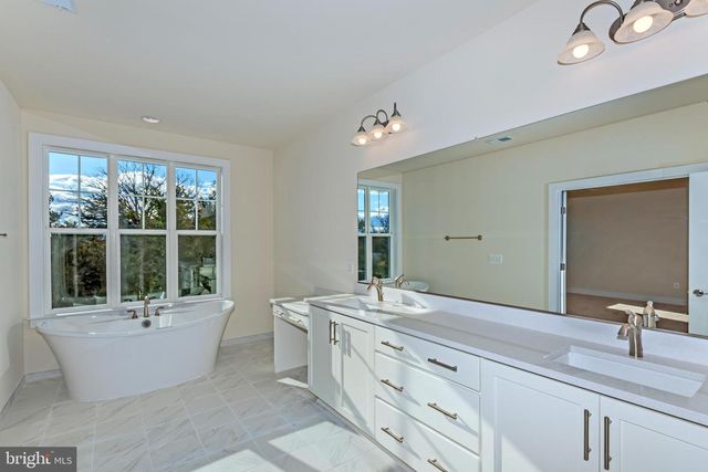 5415 WOODWAY DR, Alexandria, VA 22310