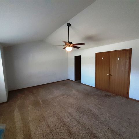 156 CASTLEWOOD Court 156, Roselle, IL 60172
