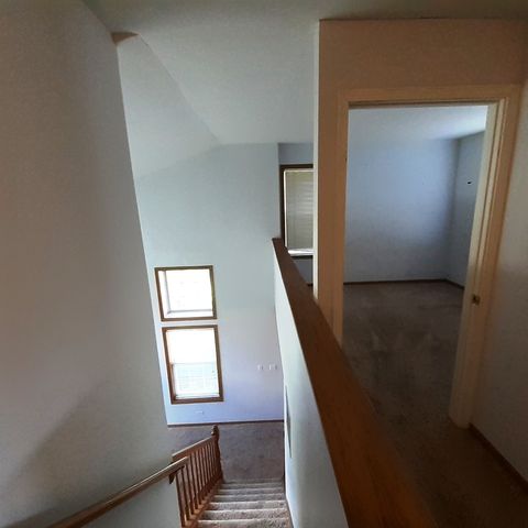 156 CASTLEWOOD Court 156, Roselle, IL 60172