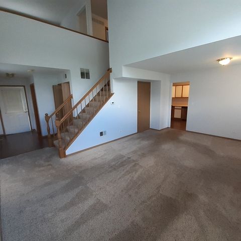 156 CASTLEWOOD Court 156, Roselle, IL 60172