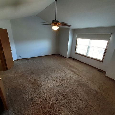 156 CASTLEWOOD Court 156, Roselle, IL 60172