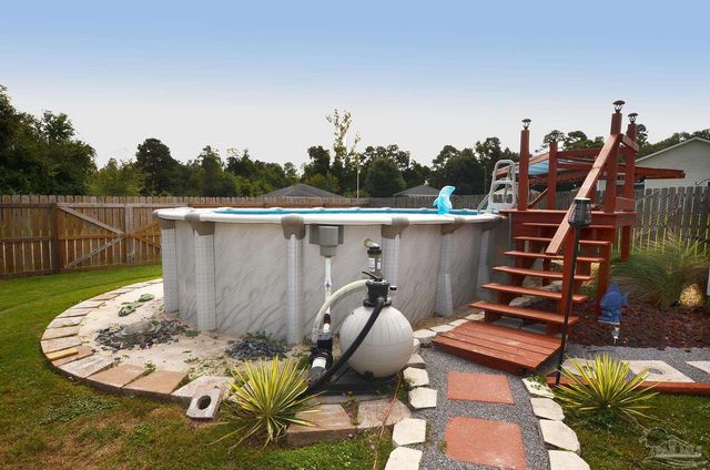 769 Forgotten Creek Ln, Pensacola, FL 32514