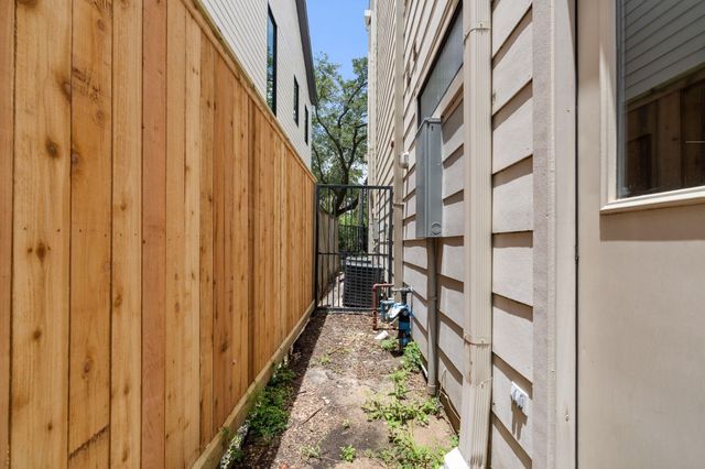2105 Woodhead Street, Houston, TX 77019