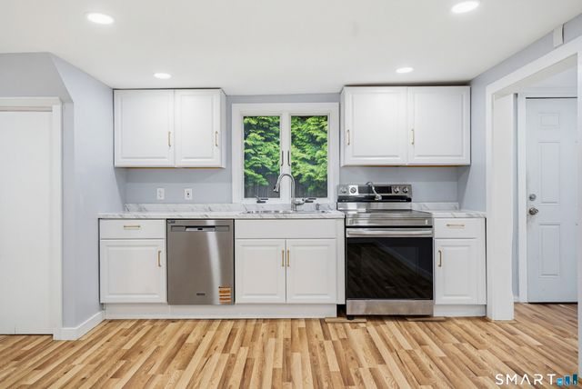 23 James Avenue, Waterford, CT 06375